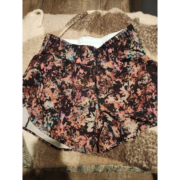 Lululemon Womens Shorts S - Picture 2 of 4